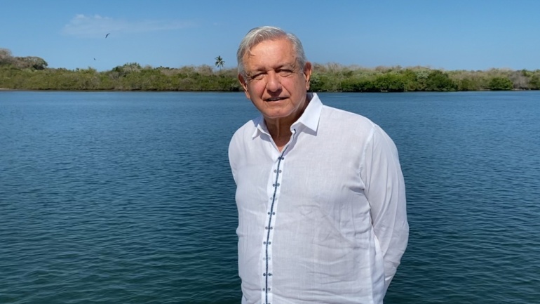 Lopez Obrador conmemora Dia de las y los Maestros durante gira de trabajo en San Blas Nayarit