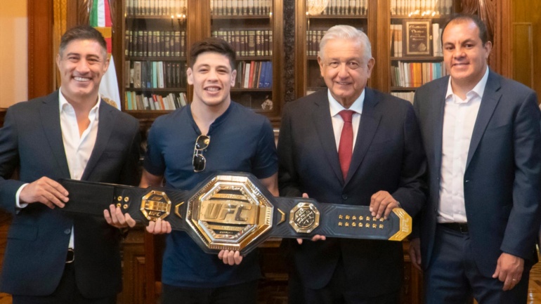 Destaca Lopez Obrador a campeon mexicano en UFC Brandon Moreno