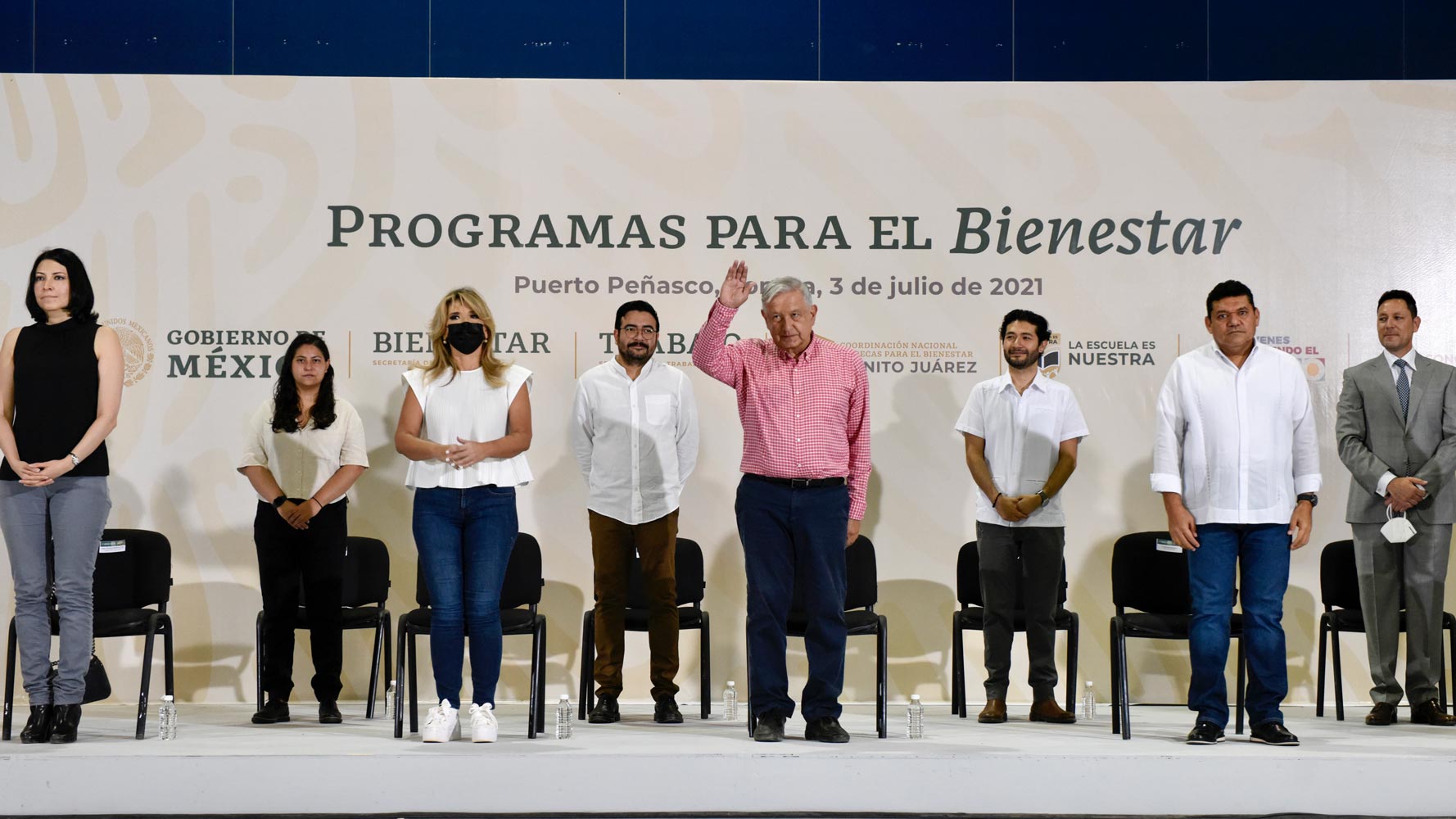 Lopez Obrador supervisa Programas para el Bienestar en Puerto Penasco Sonora 4T gobierna con hechos y en bien del pueblo afirma