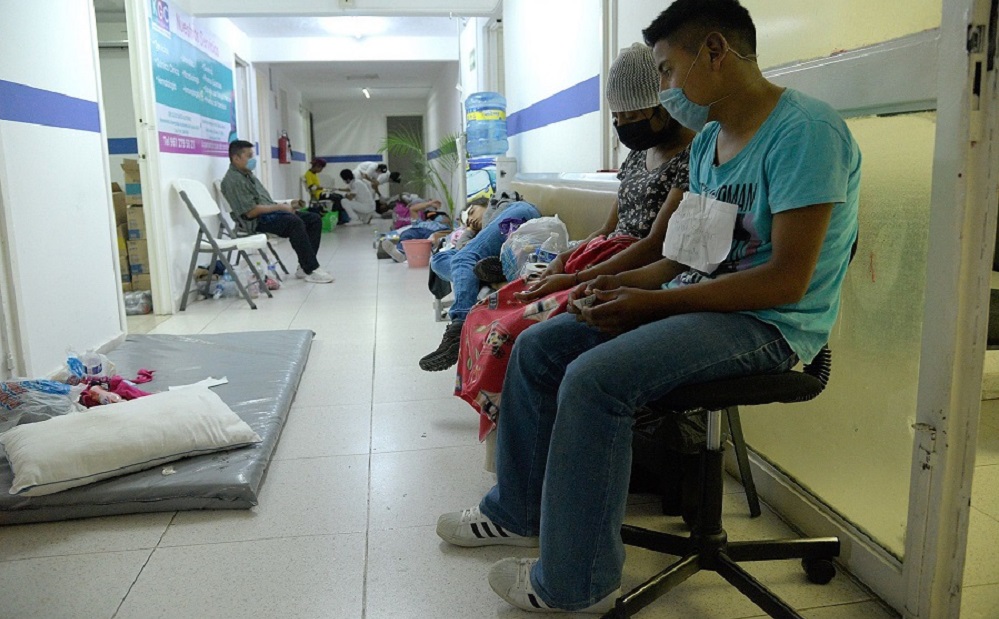 Entrega INM visas humanitarias a 17 personas migrantes dadas de alta en hospitales de Chiapas