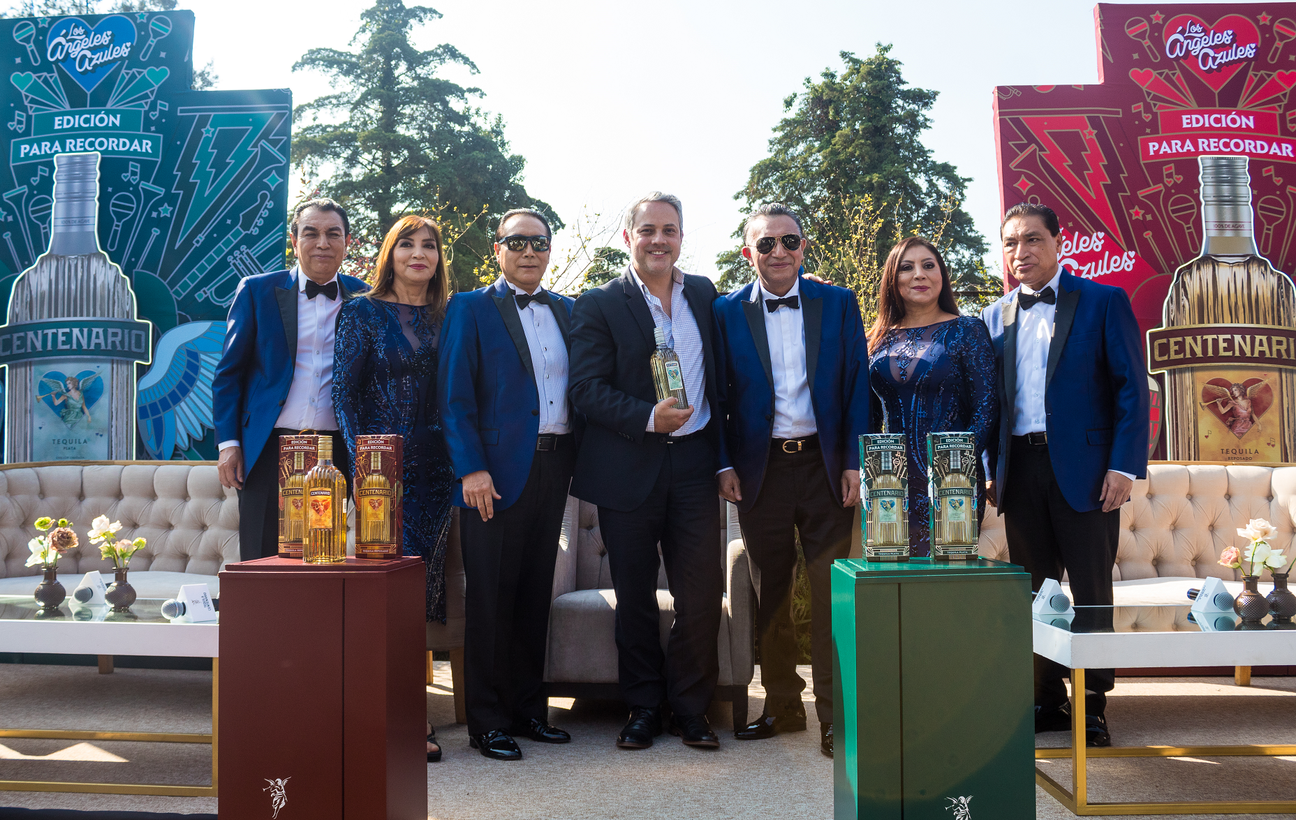 Tequila Centenario y Los Angeles Azules concluyen su alianza que rindio homenaje al tequila y a las familias mexicanas develan una botella edicion especial
