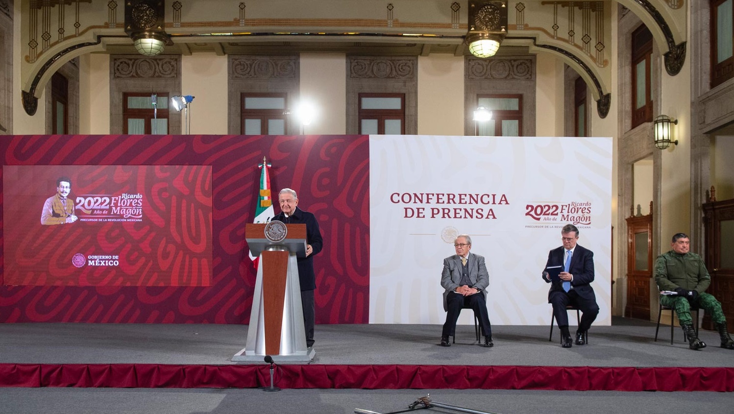 Anuncian inicio de vacunacion de refuerzo contra Covid para personal educativo Lopez Obrador llama a evitar panico ante omicron