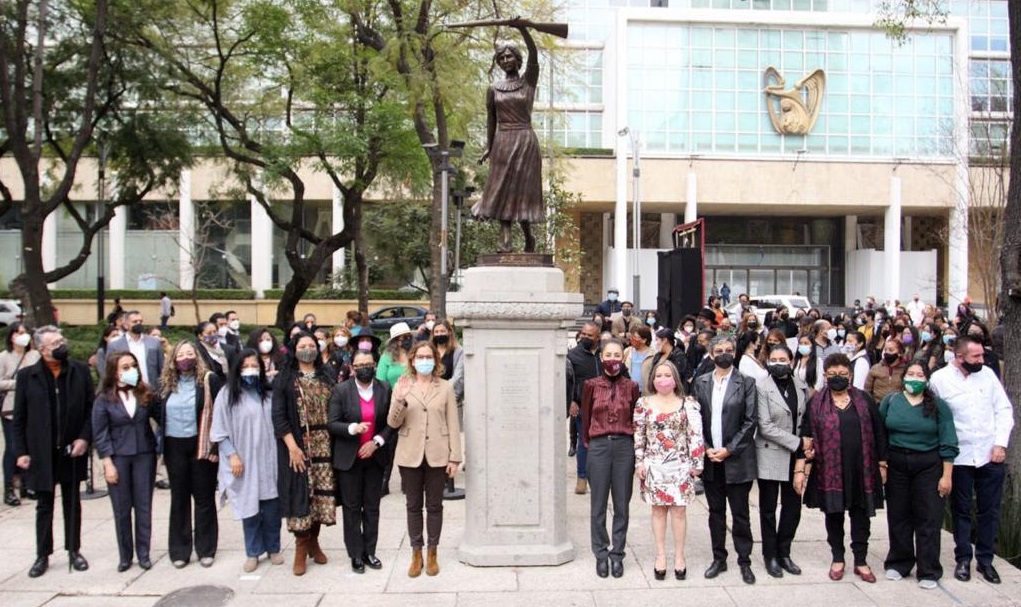 Devela Gobierno de la Ciudad de Mexico estatuas de Carmen Serdan Juana Belen Gutierrez Matilde Montoya y Sara Perez en Paseo de las Heroinas