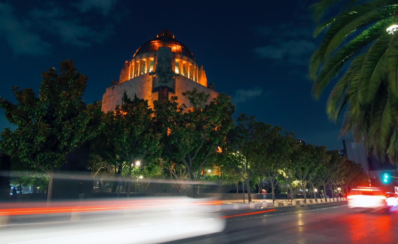 Con motivo del Dia Mundial de la Lucha contra el Cancer se iluminan de color naranja Monumentos de la Ciudad de