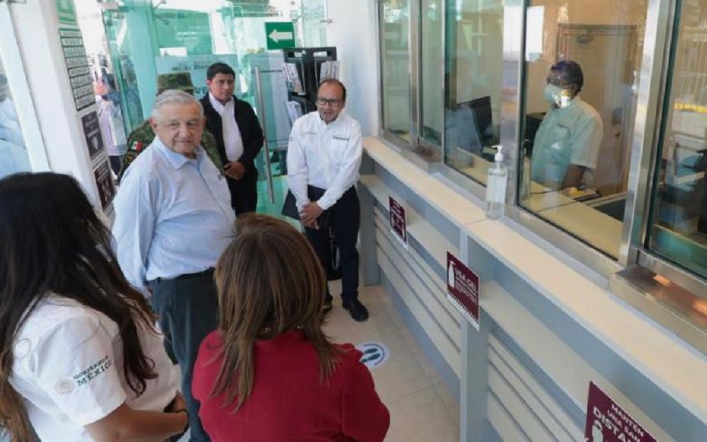 Constata Lopez Obrador conclusion de obra del Banco del Bienestar en Santa Cruz