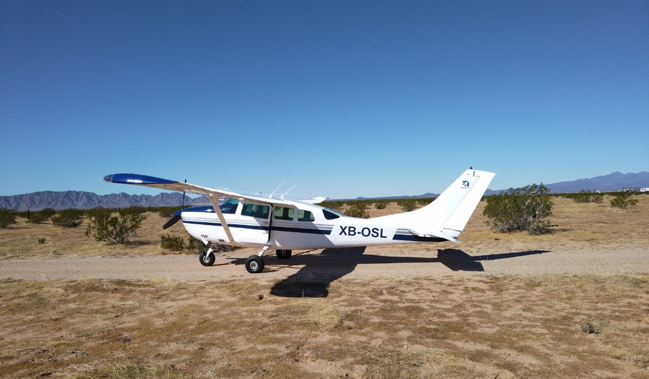 Ejercito y Fuerza Aerea Mexicanos aseguran aeronave con presuntas drogas en el estado de Sonora