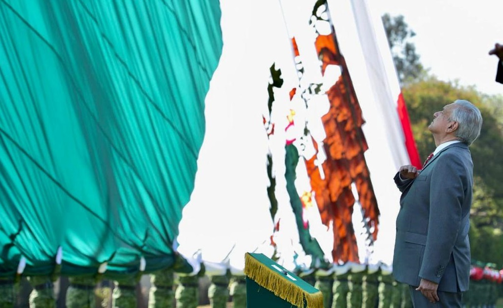 Lopez Obrador conmemora Dia de la Bandera en Campo Marte
