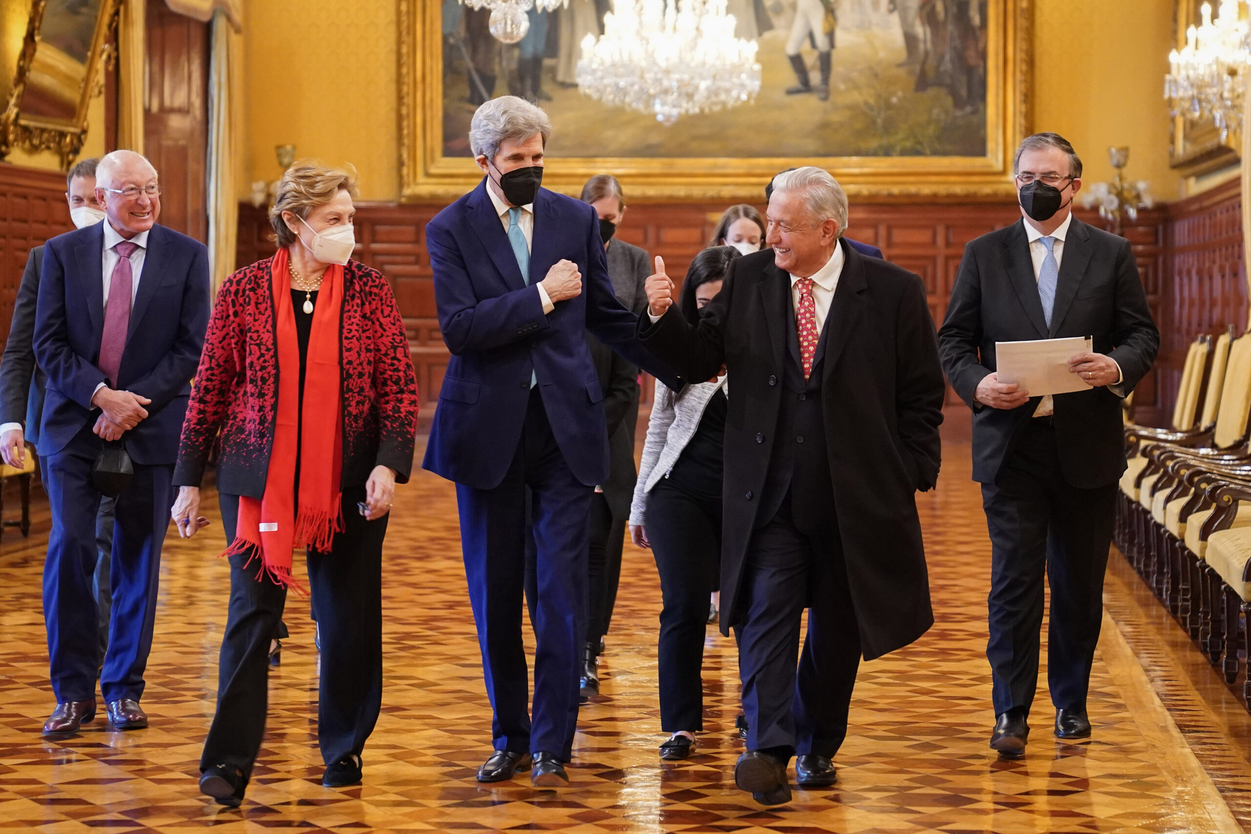 Recibe Lopez Obrador en Palacio Nacional al enviado de EE.UU . para el Clima John Kerry scaled