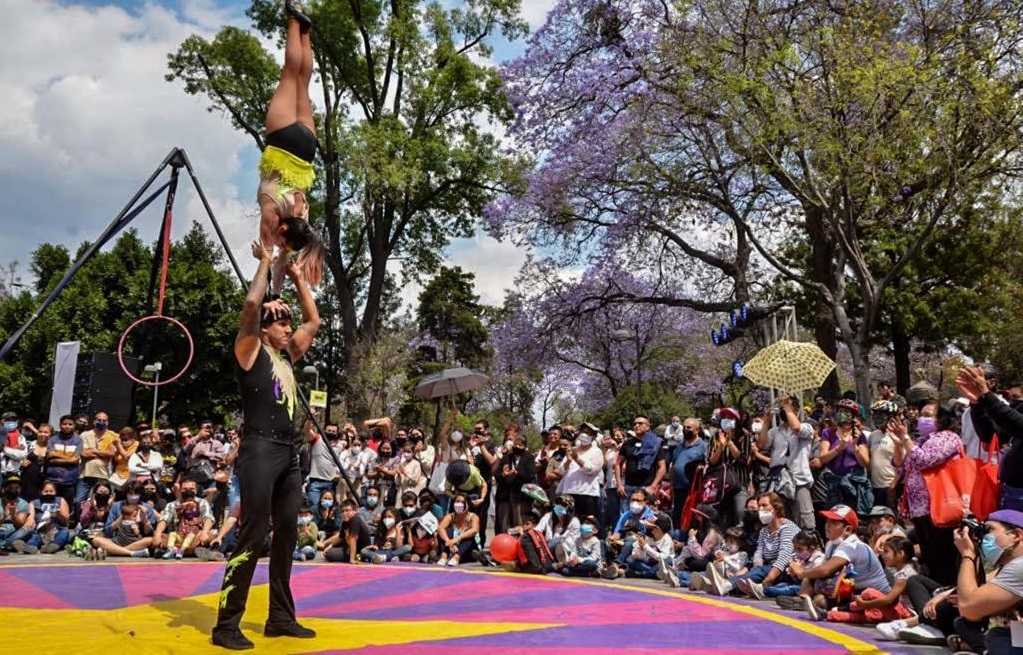 Atraen musica y arte circense a mas de 15 mil asistentes en primer dia del Festival de Primavera 2022