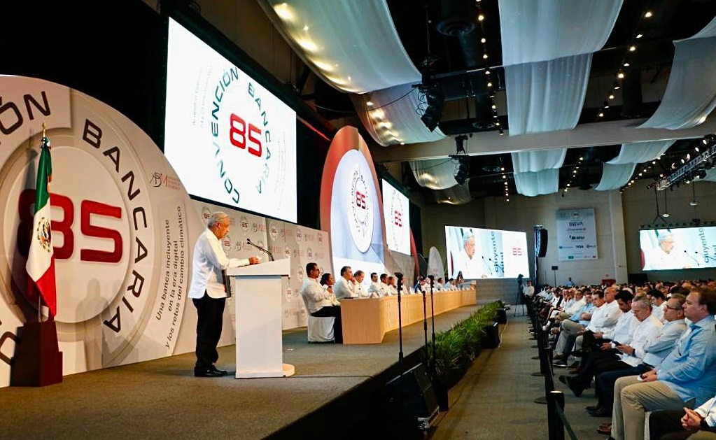 Destaca Lopez Obrador gobernabilidad y crecimiento economico en la 85 Convencion Bancaria