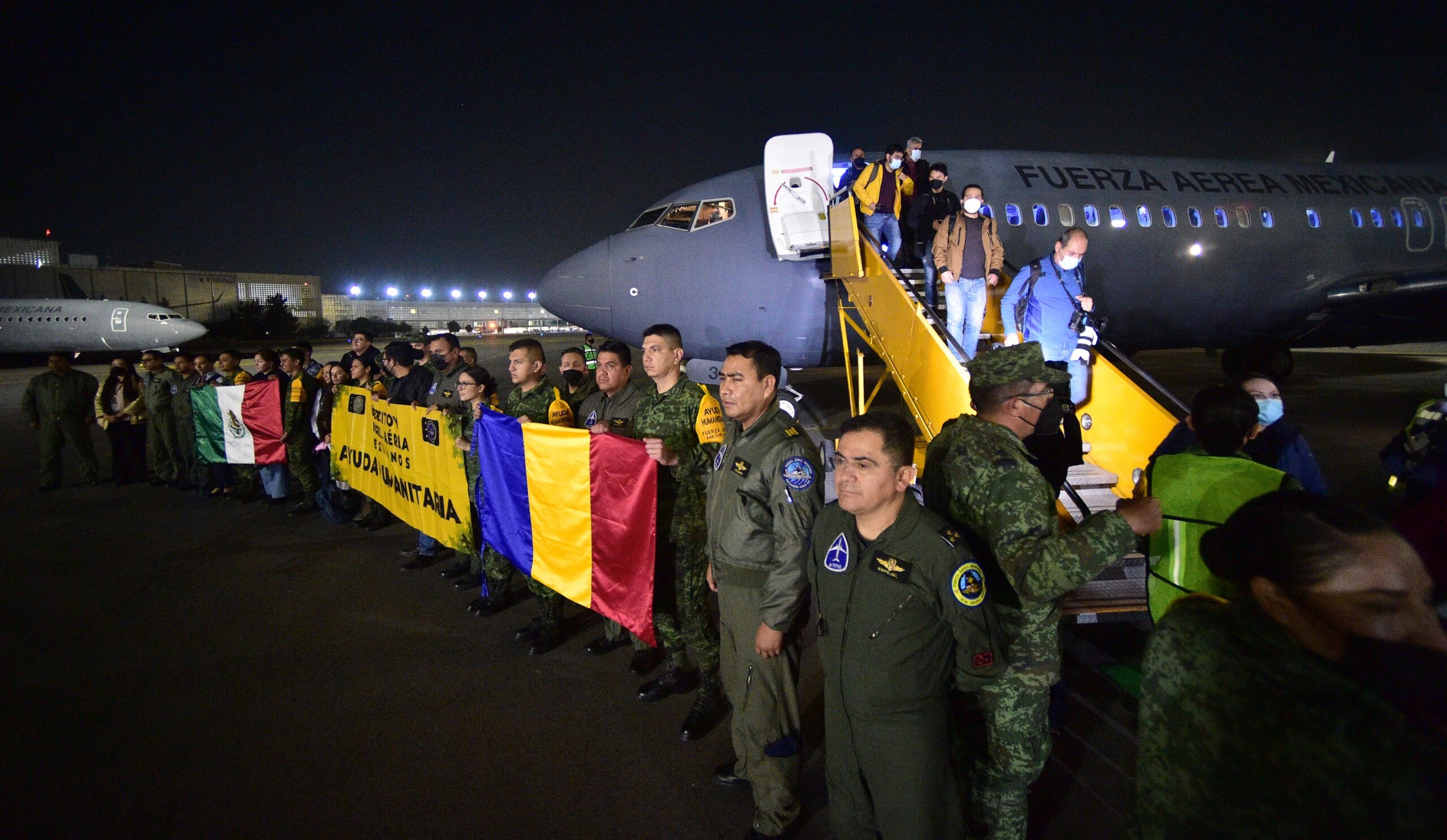 Llegan a Mexico connacionales rescatados del conflicto entre Ucrania y Rusia somos pacifistas reafirma Lopez Obrador scaled