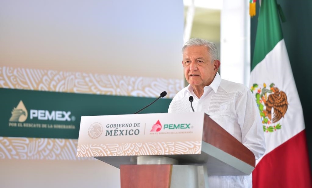 Lopez Obrador reafirma compromiso de rescate de la industria y autosuficiencia en 84 Aniversario de la Expropiacion Petrolera