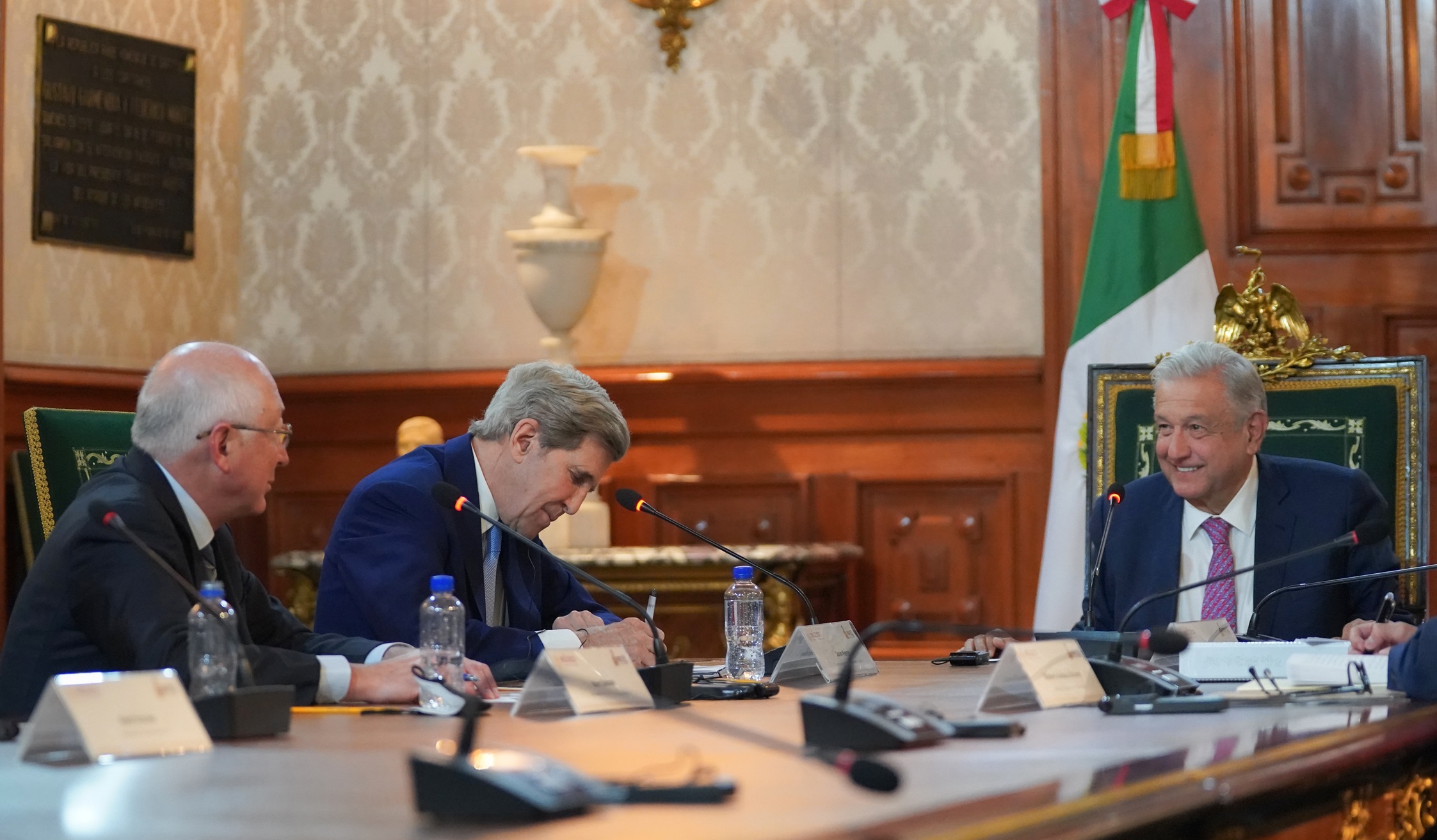 Lopez Obrador dialoga con enviado presidencial especial de Estados Unidos para el Clima John Kerry