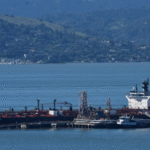 Conflicto en Medio Oriente impulsa al alza petróleo y gas y genera turbulencia en los mercados