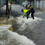 Iztapalapa bajo el agua: colapso de tubería desata caos y alarma entre vecinos